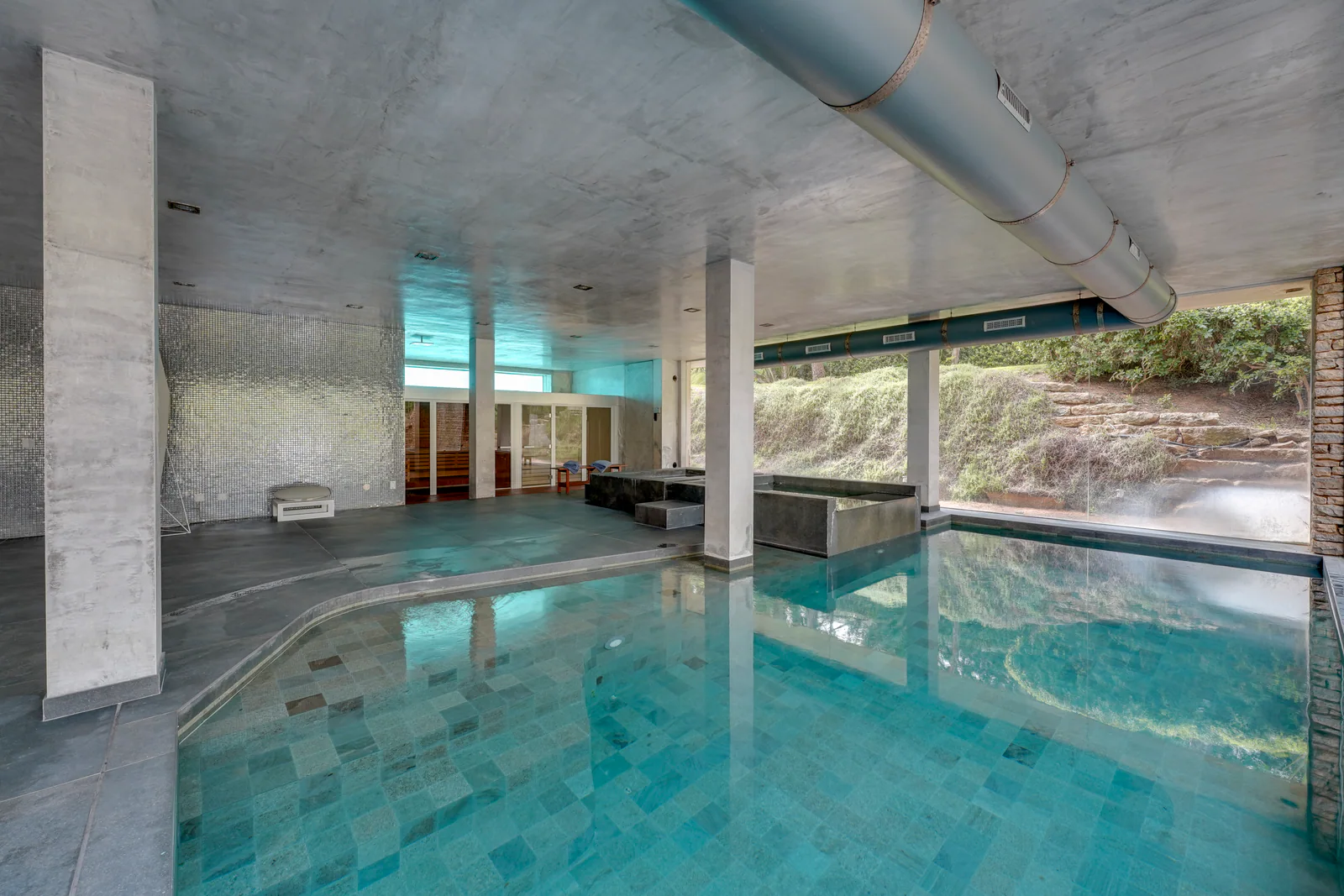Acqua Living spa and indoor swimming pool